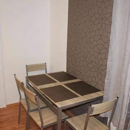 Pri Auparku Apartamento Piest'any