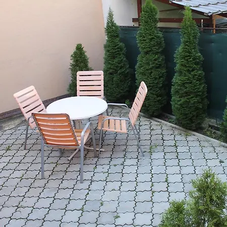 Pri Auparku Apartamento Piest'any